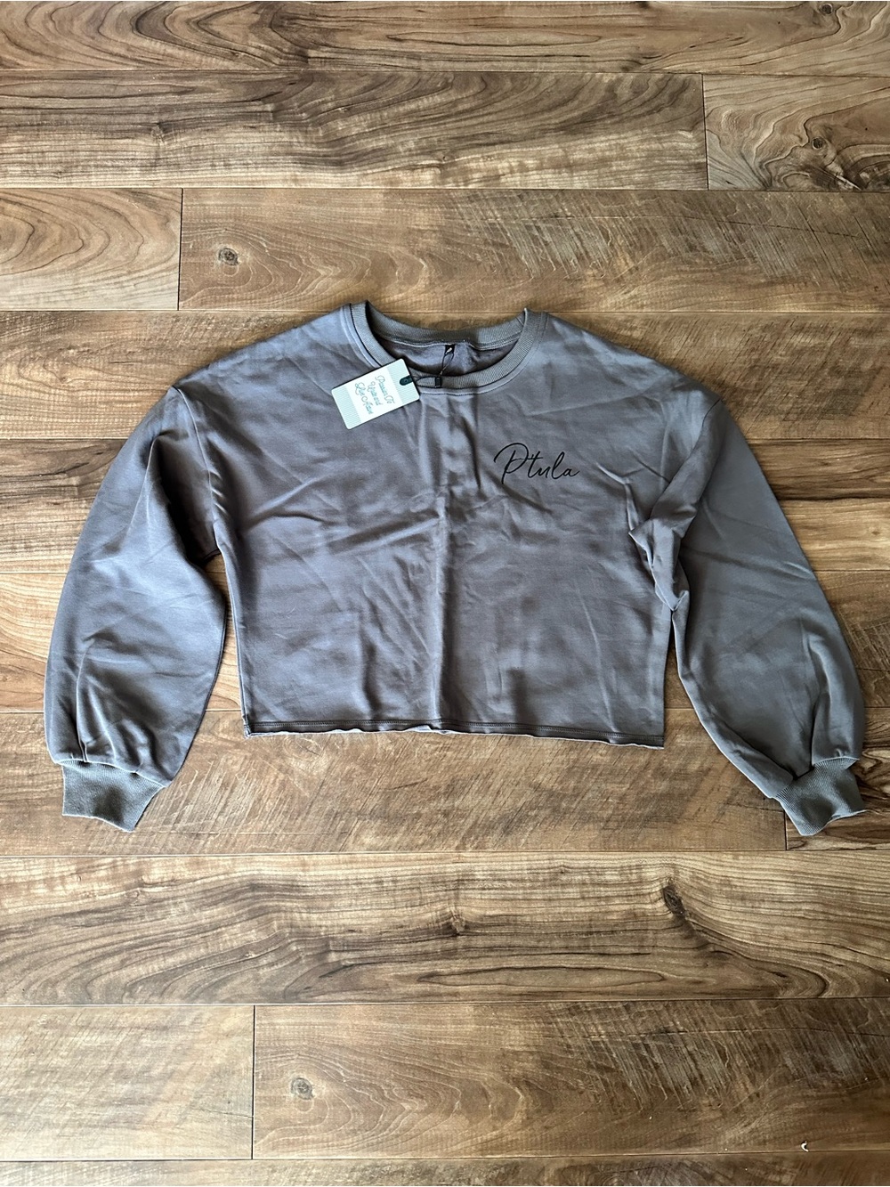 P'tula Women's Cropped Crewneck Sweatshirt in Grey